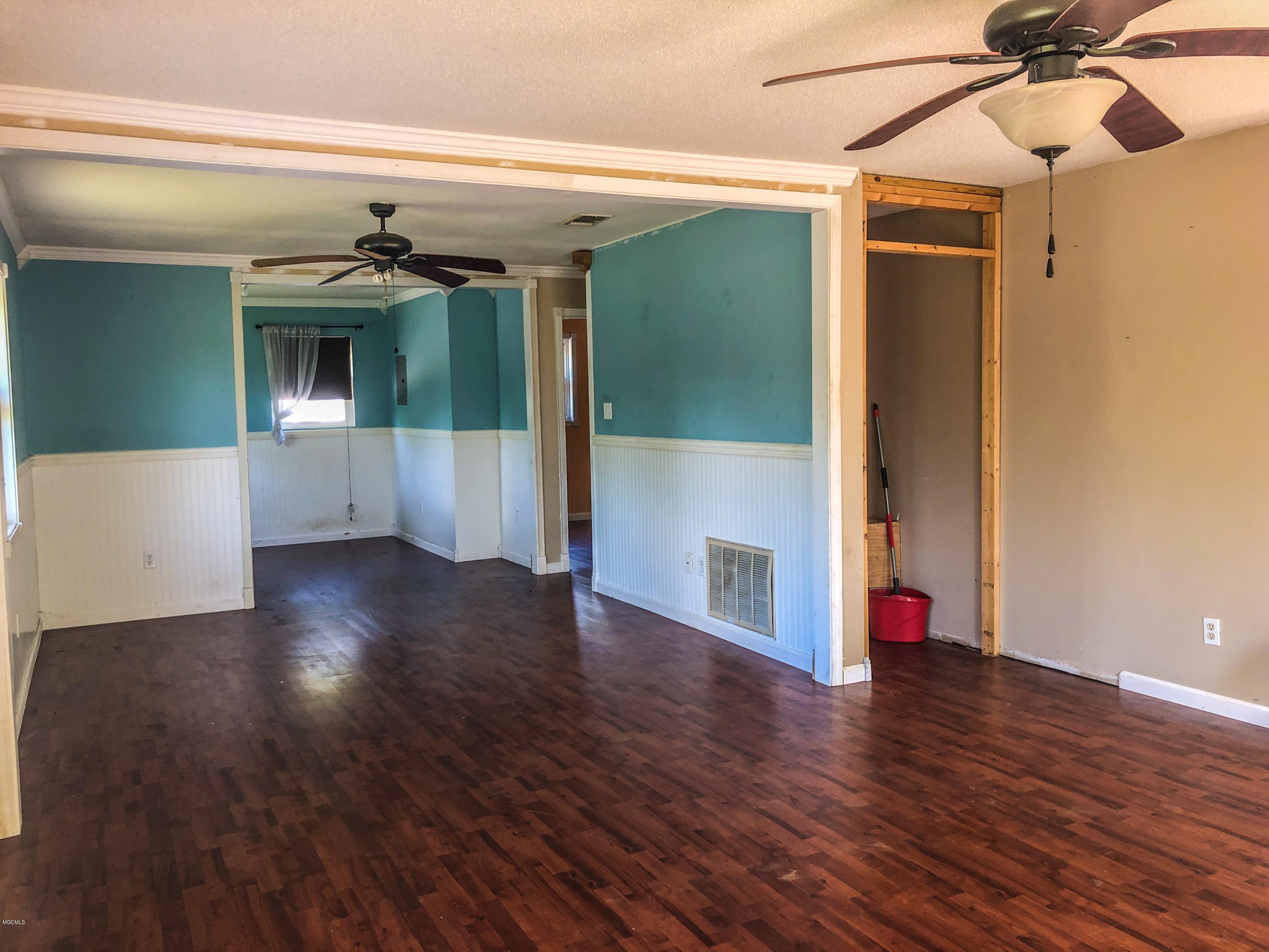 7254 Leggett Road Long Beach, MS 39560 - Photo 4 of 6 Living Room