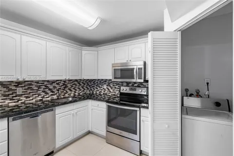 $665,000 | 9273 Collins Avenue, Unit 408, Surfside, FL 33154