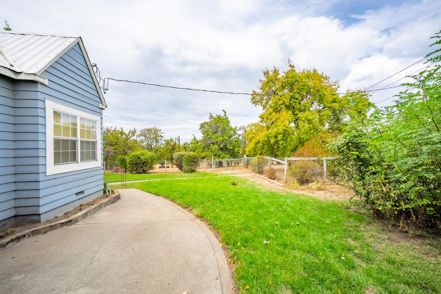 6340 Grizzly Flat Road Somerset, CA 95684 - Photo 15 of 92 a view of a backyard with a garden