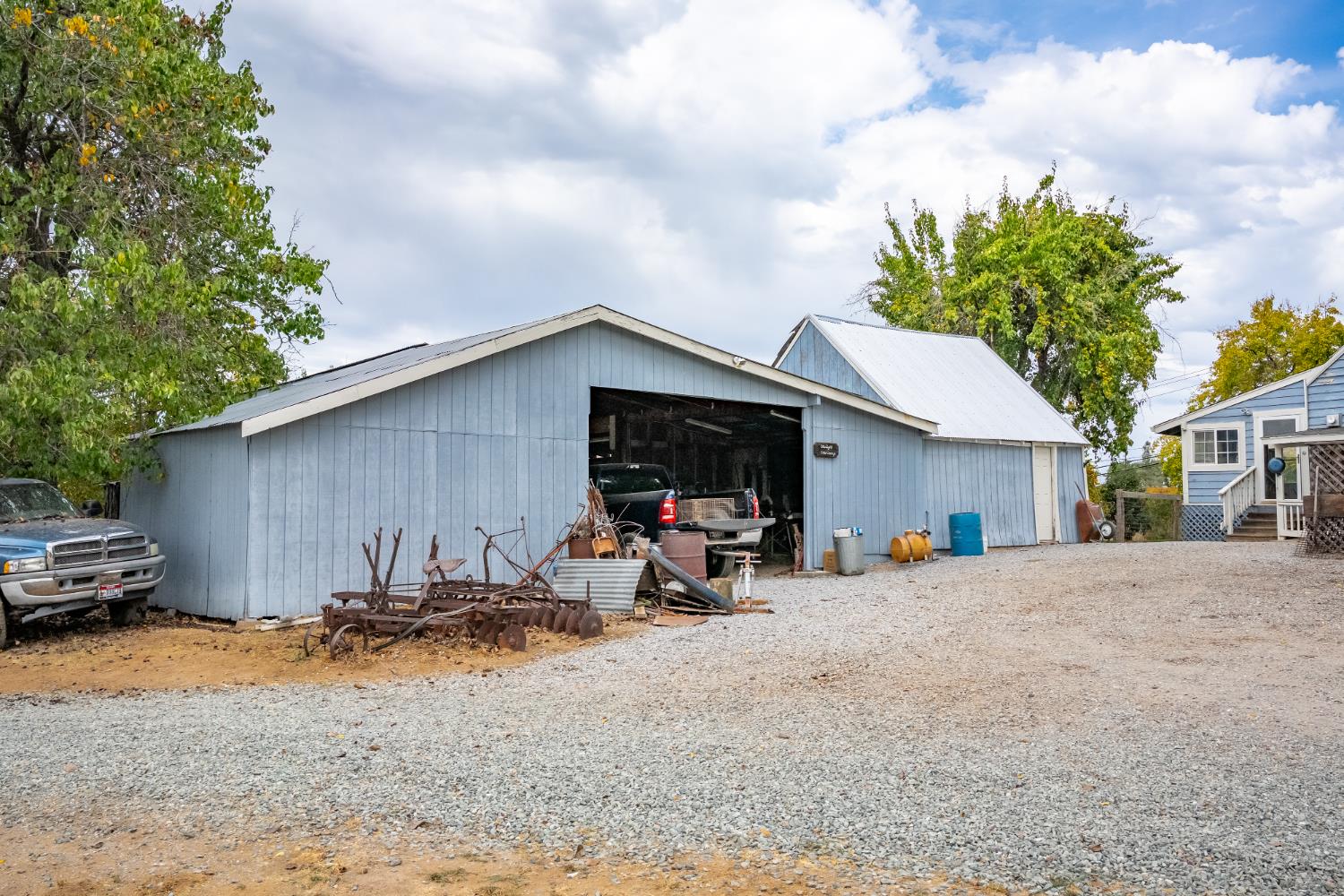 6340 Grizzly Flat Road Somerset, CA 95684 - Photo 25 of 92 a view of a backyard with table and chairs under an umbrella