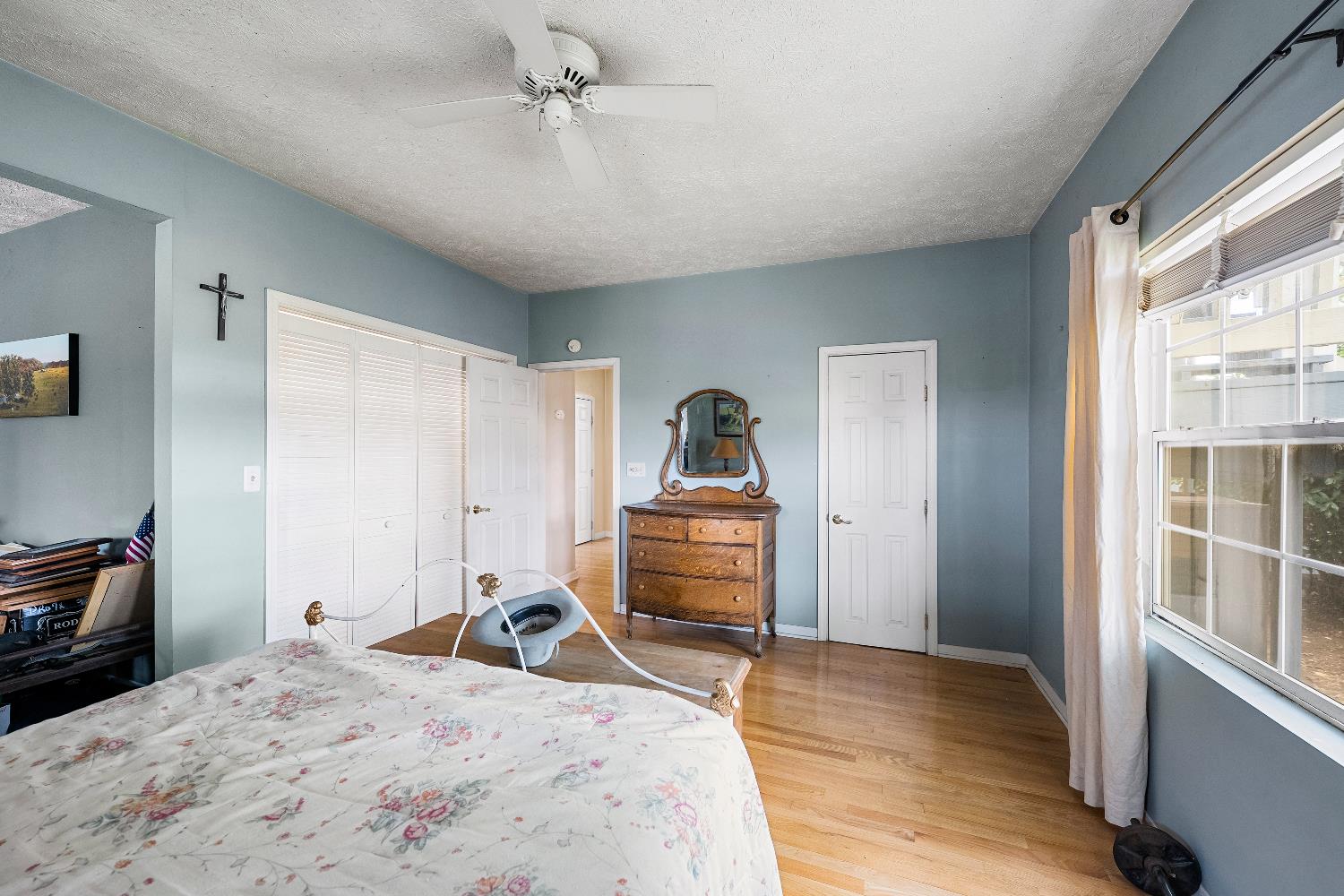 6340 Grizzly Flat Road Somerset, CA 95684 - Photo 38 of 92 a bedroom with a bed and a large window