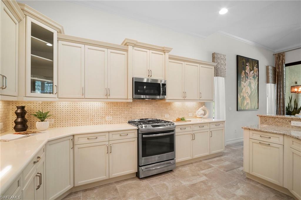 6541 Roma Way Naples, FL 34113 - Photo 12 of 38 Gallery Image 12