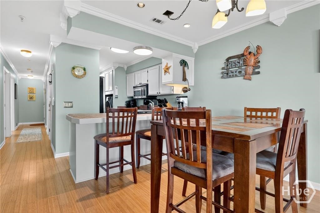 1 Center Street, Unit 2 Tybee Island, GA 31328 - Photo 4 of 11 Dining area