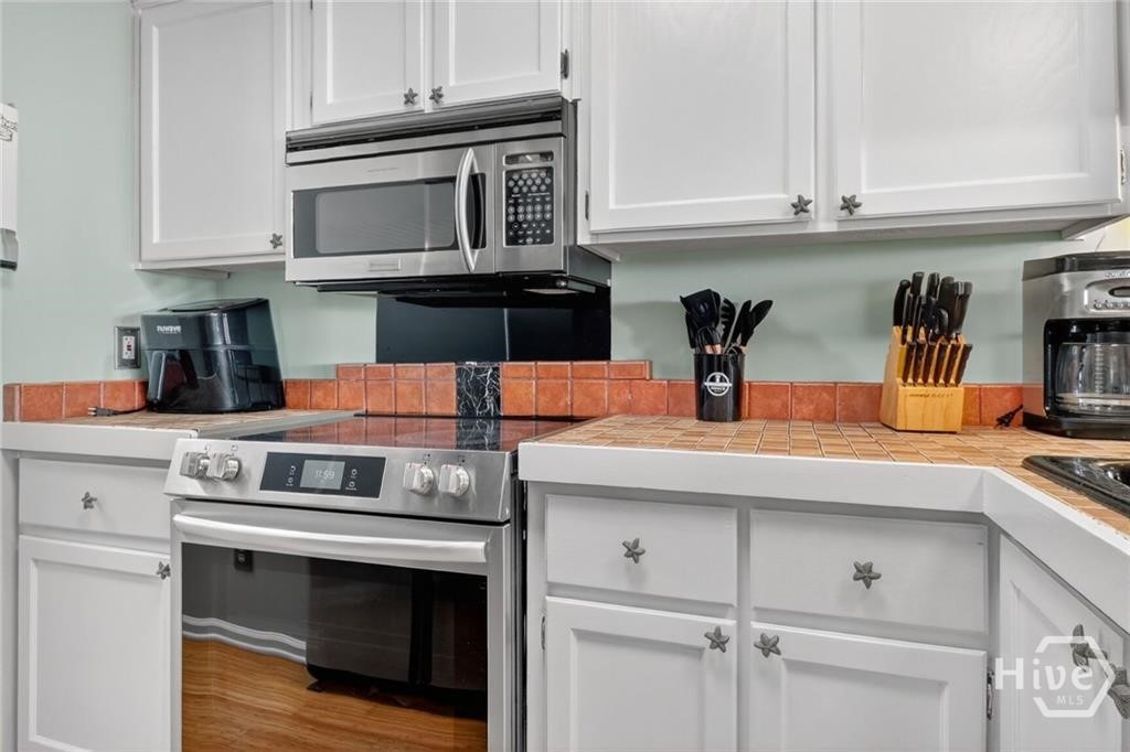 1 Center Street, Unit 2 Tybee Island, GA 31328 - Photo 5 of 11 Kitchen