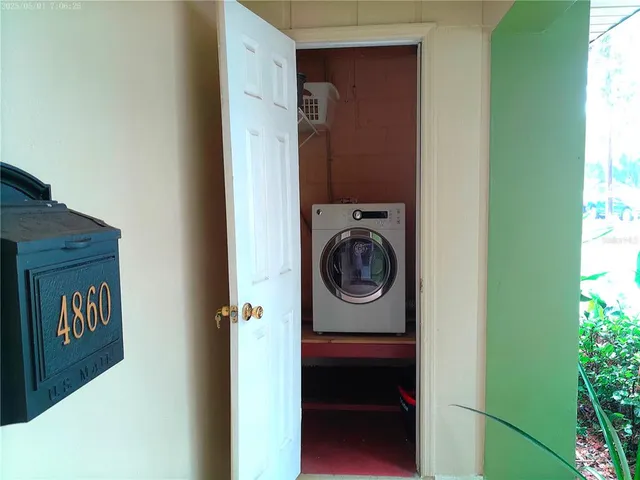 a view of utility room