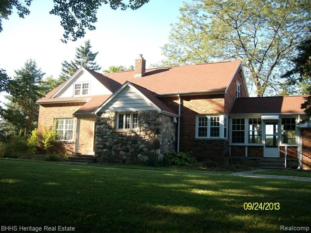 2881 East Cohoctah Road Howell, MI 48855 - Photo 2 of 16 2881 HOME 2.jpg