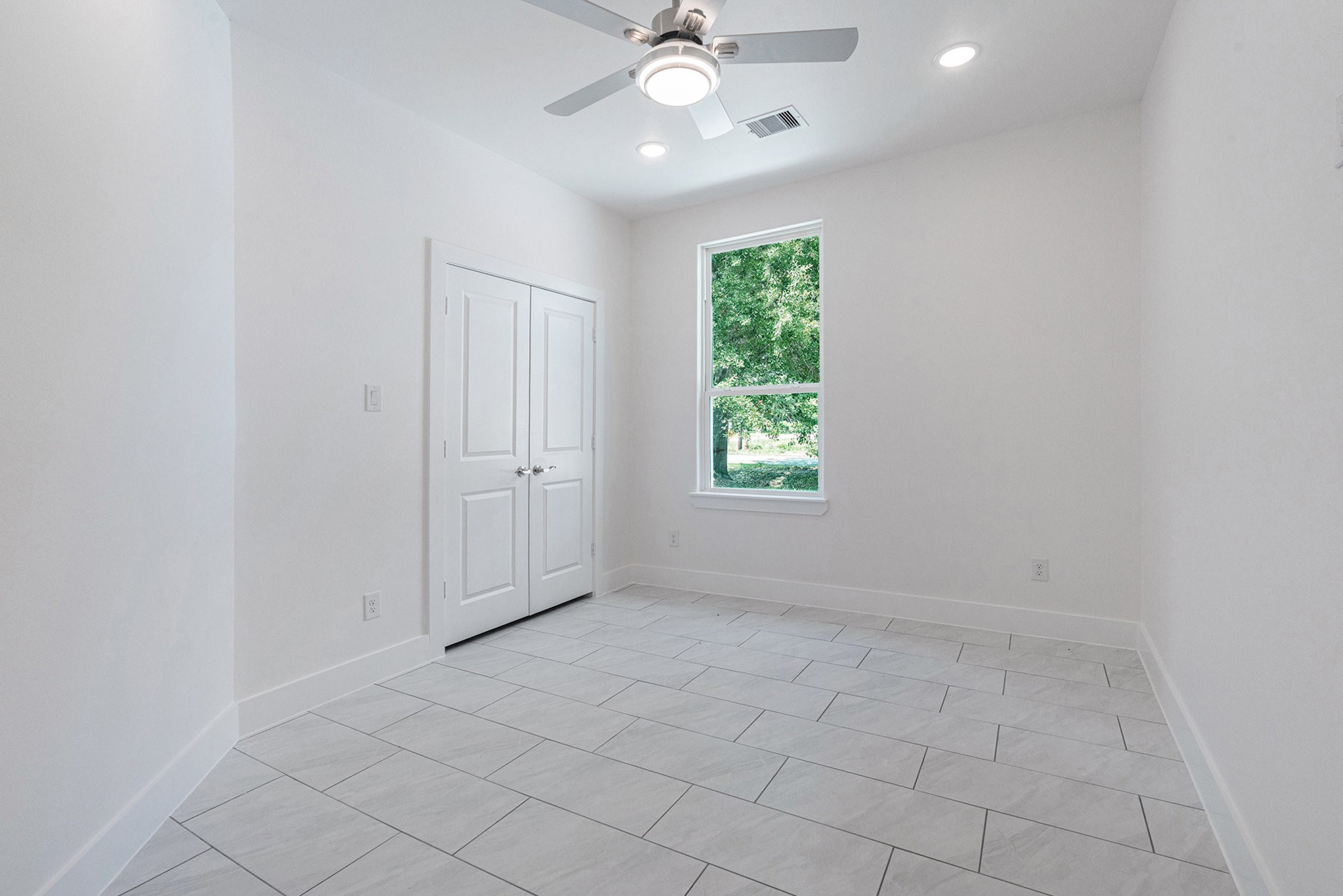 702 Azalea Street Waller, TX 77484 - Photo 27 of 45 an empty room with windows and closet