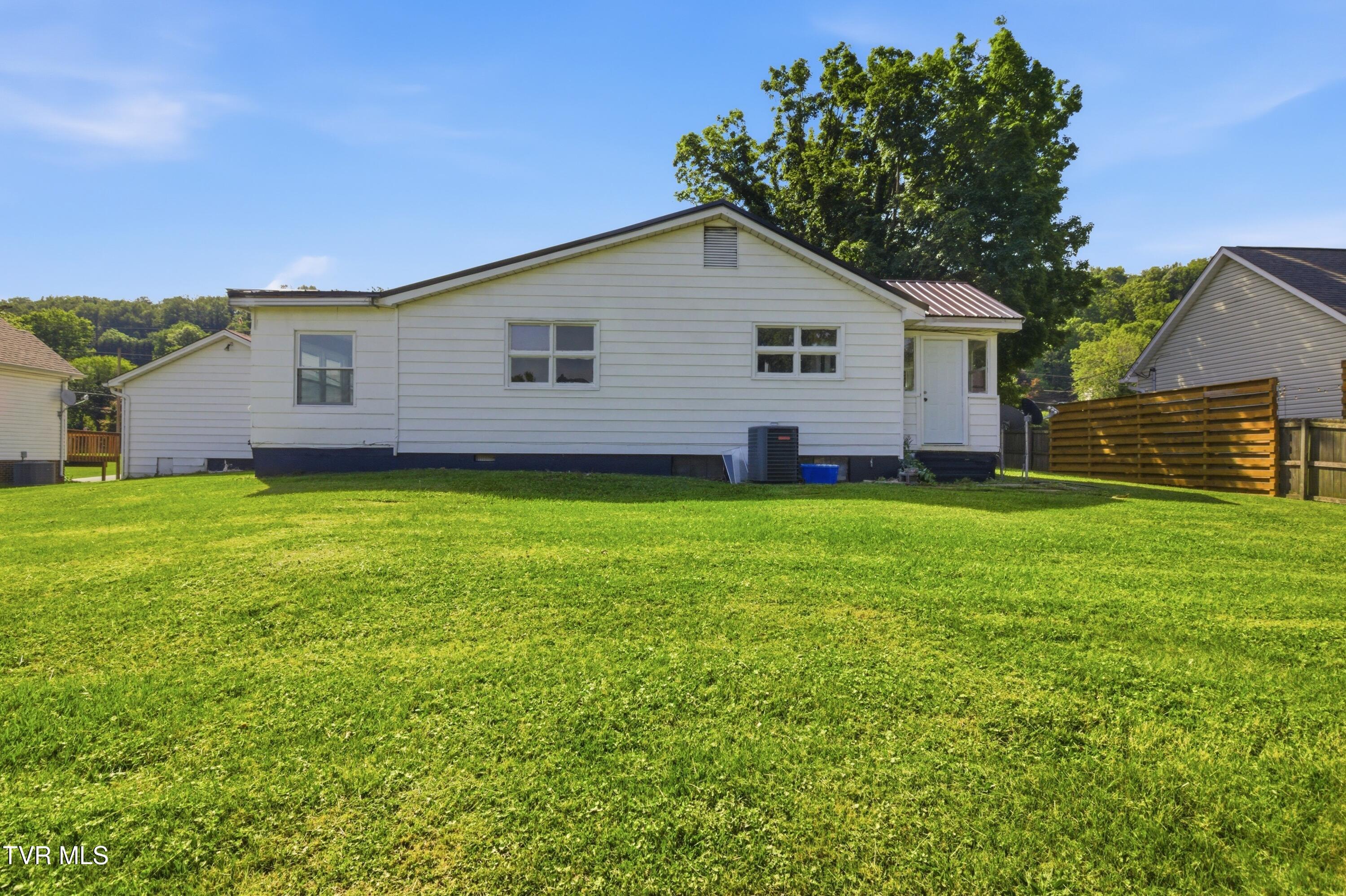 1721 Ridgeway Drive Kingsport, TN 37664 - Photo 7 of 27 DZ3A2504