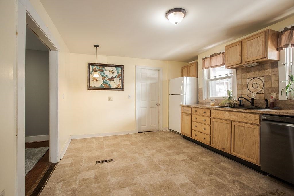 905 Portland Street Rochester, NH 03868 - Photo 3 of 29