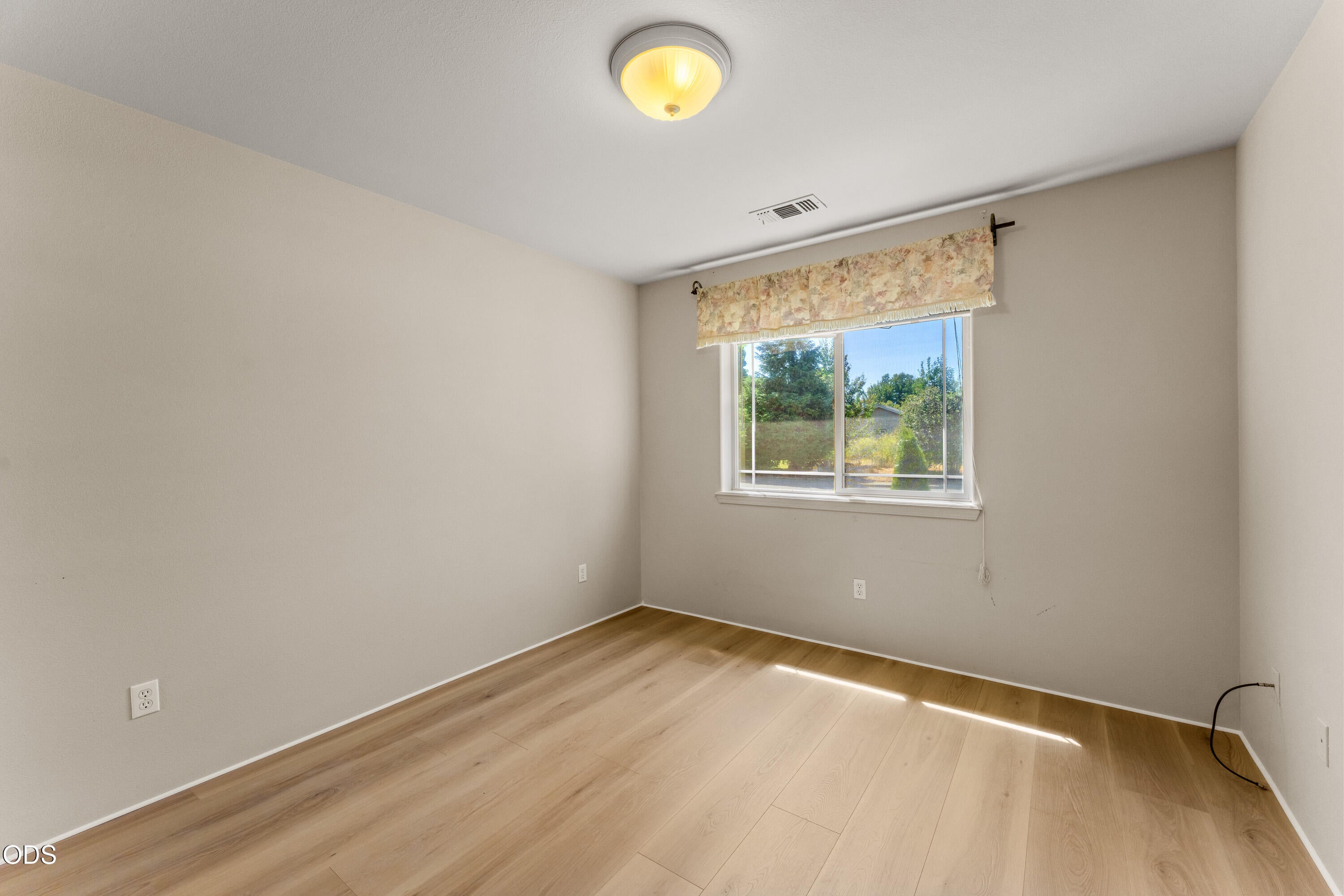 1222 Greentree Way Central Point, OR 97502 - Photo 15 of 27 Gallery Image 15