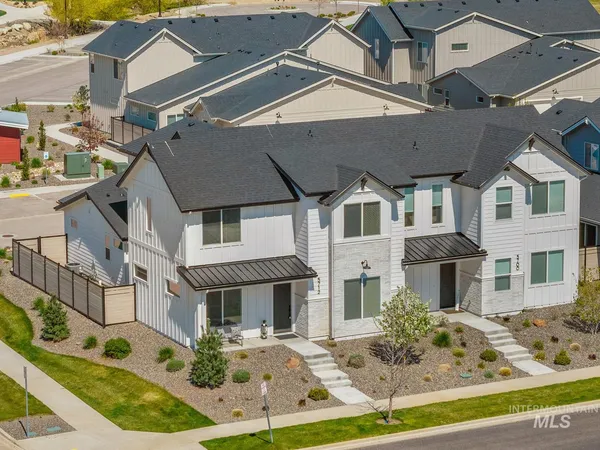 $585,000 | 5712 West Elk Trail Street, Eagle, ID 83714