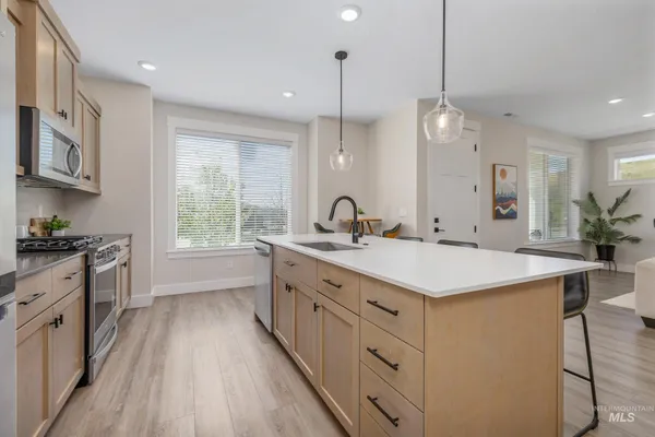 $585,000 | 5712 West Elk Trail Street, Eagle, ID 83714