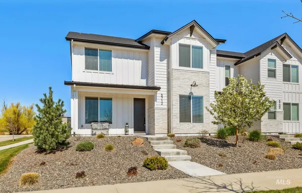 $585,000 | 5712 West Elk Trail Street, Eagle, ID 83714