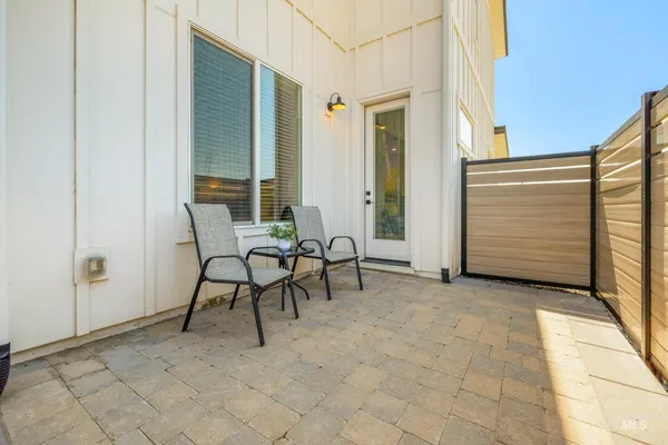 $585,000 | 5712 West Elk Trail Street, Eagle, ID 83714