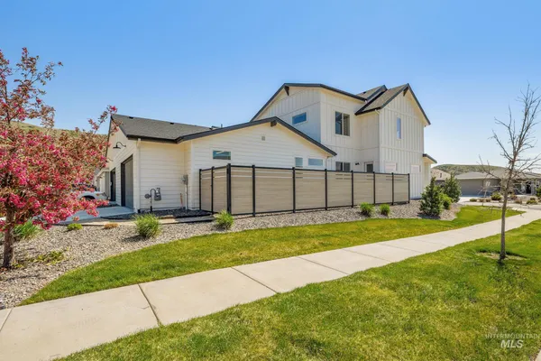 $585,000 | 5712 West Elk Trail Street, Eagle, ID 83714