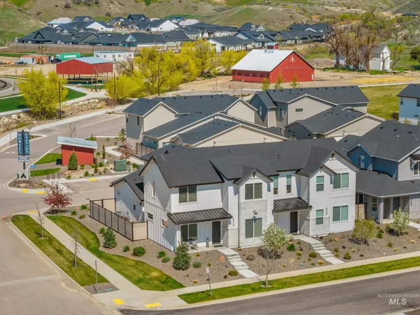 $585,000 | 5712 West Elk Trail Street, Eagle, ID 83714