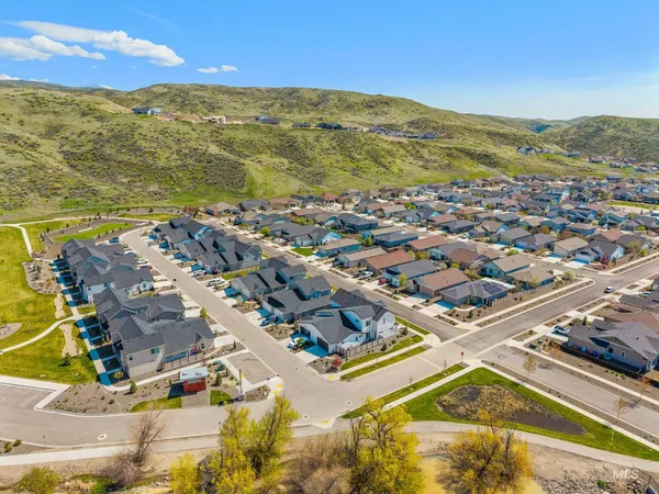 $585,000 | 5712 West Elk Trail Street, Eagle, ID 83714