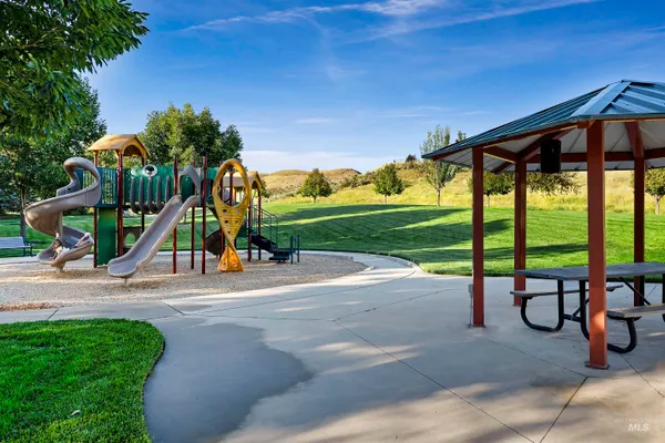 $585,000 | 5712 West Elk Trail Street, Eagle, ID 83714