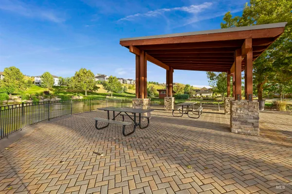 $585,000 | 5712 West Elk Trail Street, Eagle, ID 83714