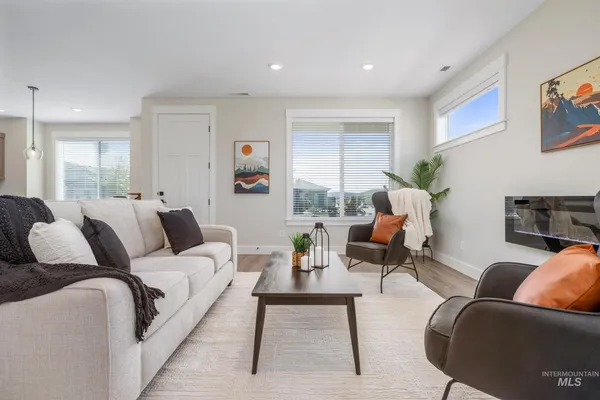 $585,000 | 5712 West Elk Trail Street, Eagle, ID 83714