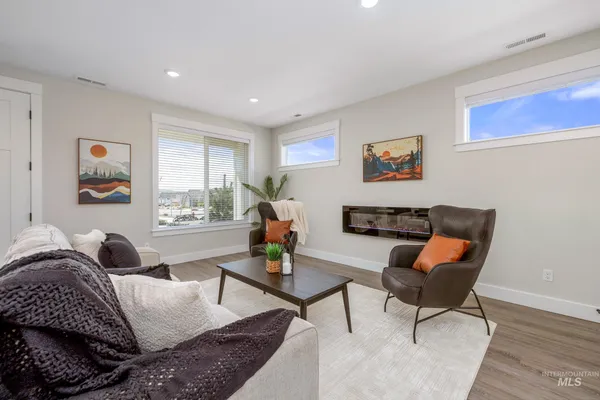 $585,000 | 5712 West Elk Trail Street, Eagle, ID 83714