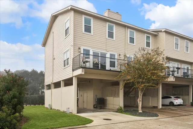 $289,000 | 1900 Lakeside Drive, Seabrook, TX 77586