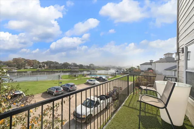$289,000 | 1900 Lakeside Drive, Seabrook, TX 77586