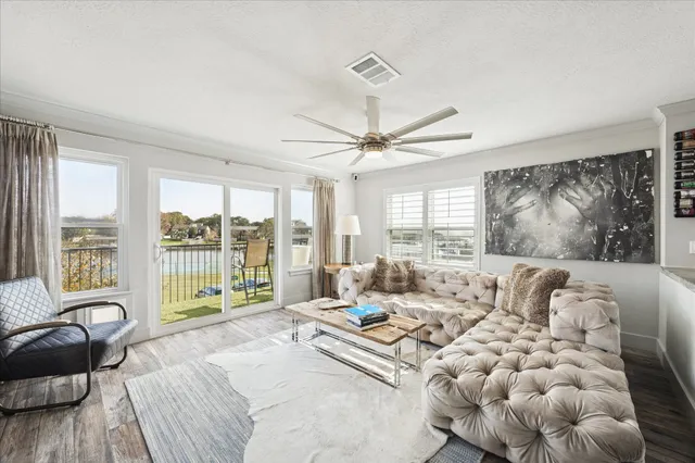 $289,000 | 1900 Lakeside Drive, Seabrook, TX 77586