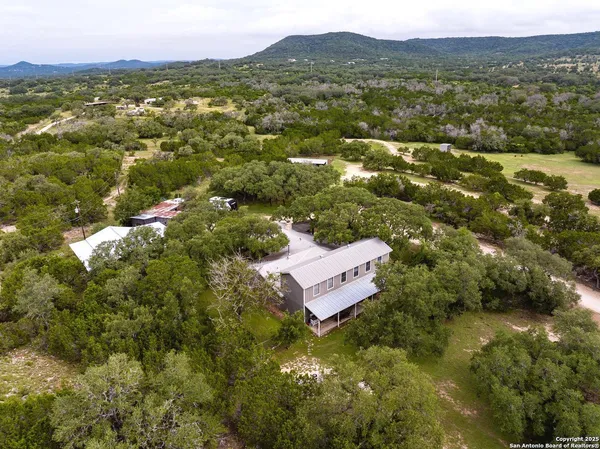 $999,999 | 475 Stoney Hill Lane, Pipe Creek, TX 78063