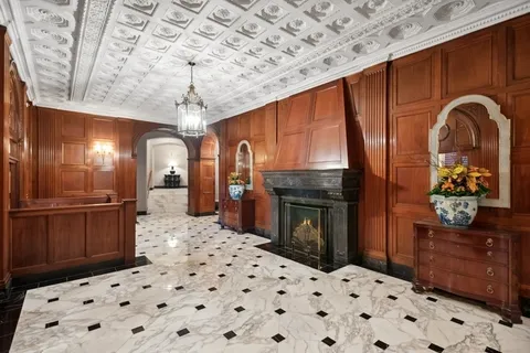 $939,000 | 3300 North Lake Shore Drive, Unit 15A, Chicago, IL 60657