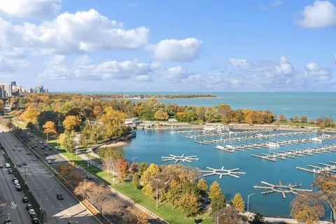 $939,000 | 3300 North Lake Shore Drive, Unit 15A, Chicago, IL 60657