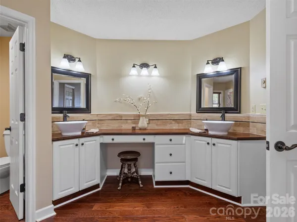a en suite bathroom with a sink and a mirror