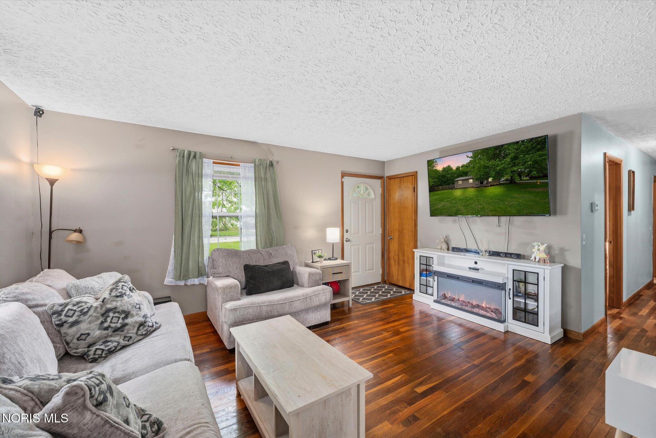 215 Reed Street McClure, OH 43534 - Photo 8 of 27 08-DSC1024
