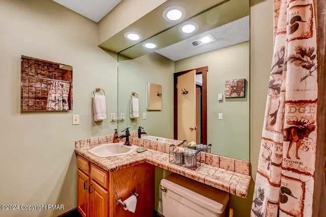 $224,900 | 11 Downhill Lake, Lake Harmony, PA 18624