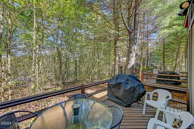 $224,900 | 11 Downhill Lake, Lake Harmony, PA 18624