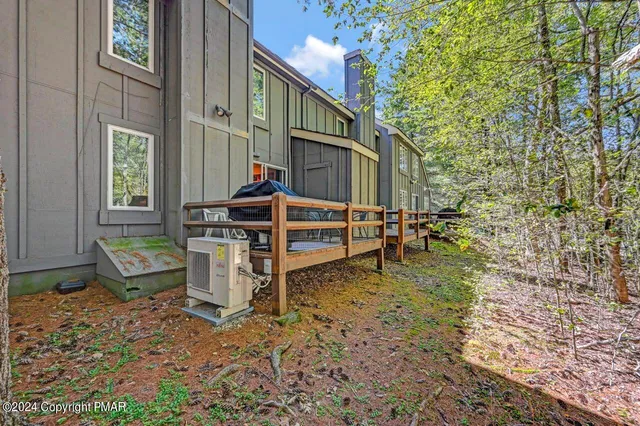 $224,900 | 11 Downhill Lake, Lake Harmony, PA 18624