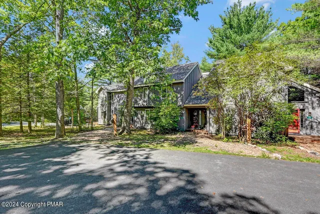 $224,900 | 11 Downhill Lake, Lake Harmony, PA 18624