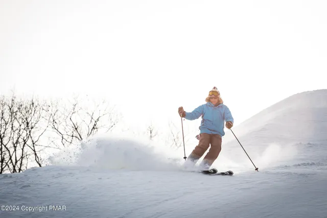 $224,900 | 11 Downhill Lake, Lake Harmony, PA 18624