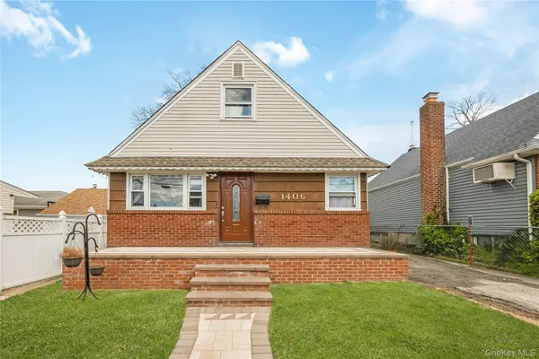 $699,000 | 1406 M Street, Elmont, NY 11003