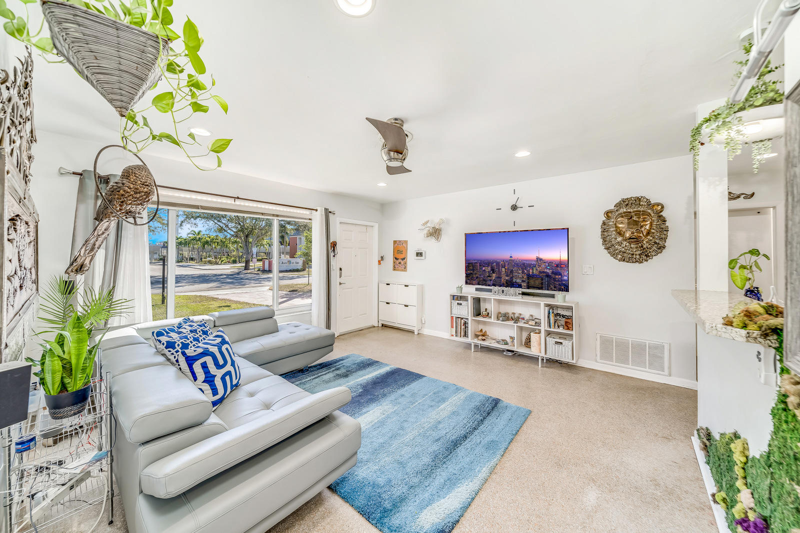 341 Southwest 3rd Street Boca Raton, FL 33432 - Photo 8 of 46 Living Room