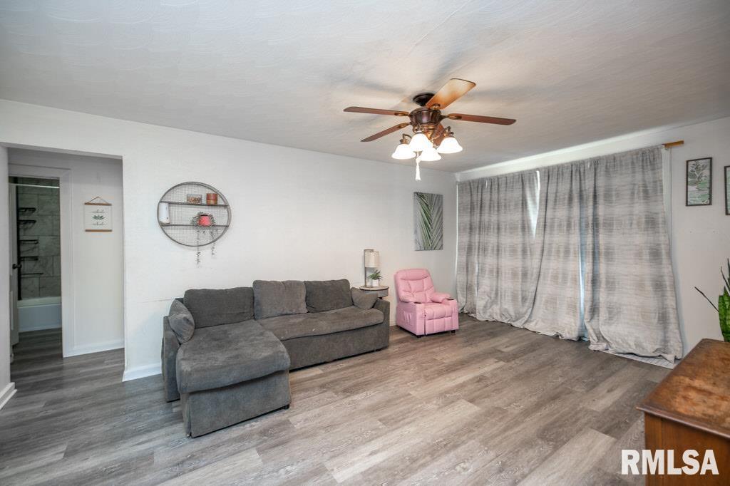 316 Limestone Bellevue, IL 61604 - Photo 11 of 42