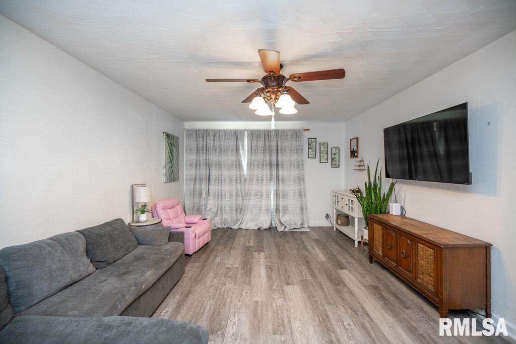 316 Limestone Bellevue, IL 61604 - Photo 9 of 42