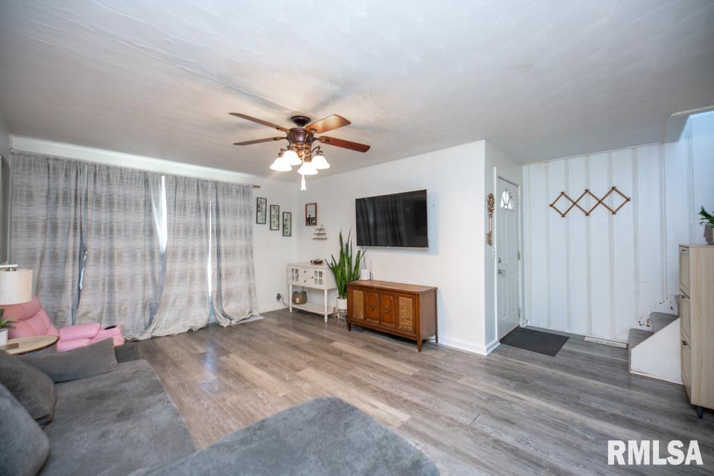 316 Limestone Bellevue, IL 61604 - Photo 10 of 42