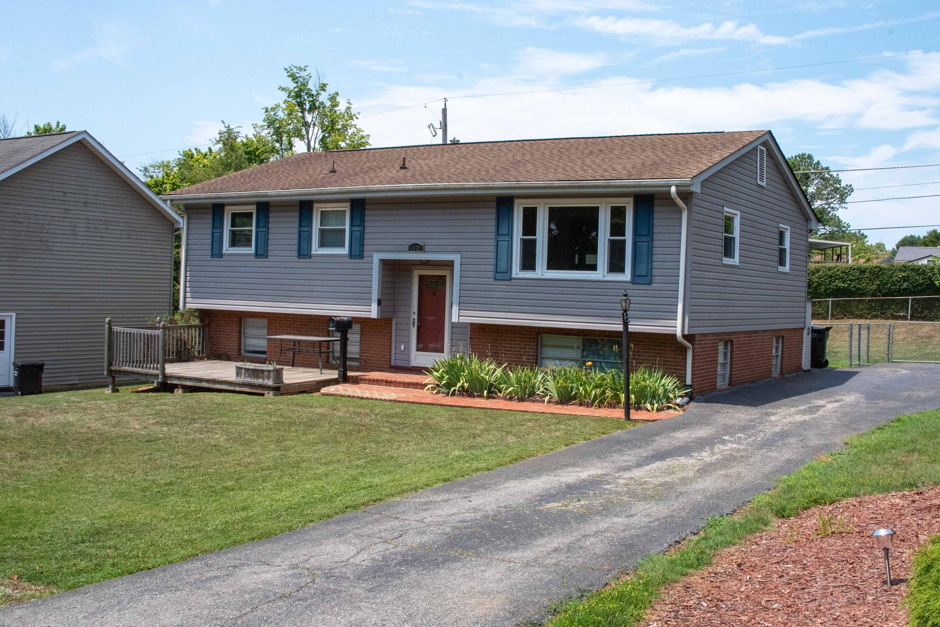 6038 Thornrose Road Roanoke, VA 24012 - Photo 2 of 68 6038 Thornrose-2