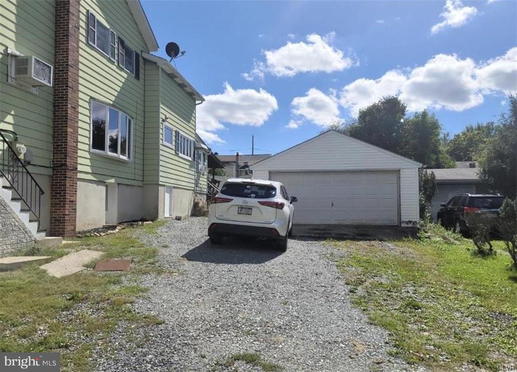 32 West Ridge Street Coaldale, PA 18218 - Photo 3 of 23