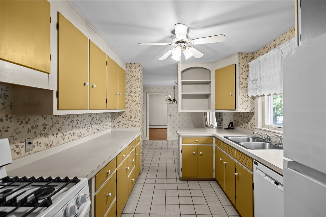 9 Sharon Drive Coventry, RI 02816 - Photo 21 of 41