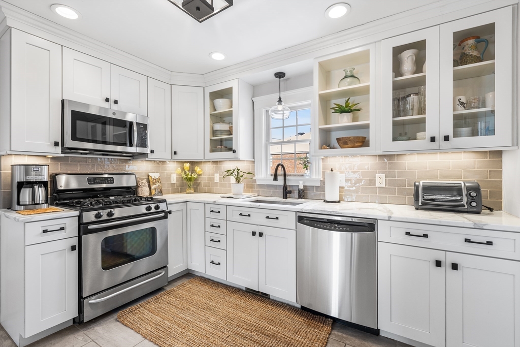 252 Albion Street, Unit 3 Wakefield, MA 01880 - Photo 11 of 37