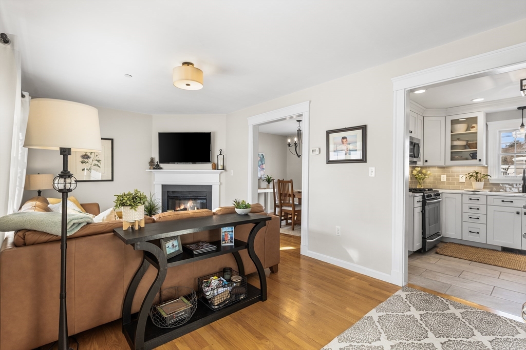 252 Albion Street, Unit 3 Wakefield, MA 01880 - Photo 5 of 37