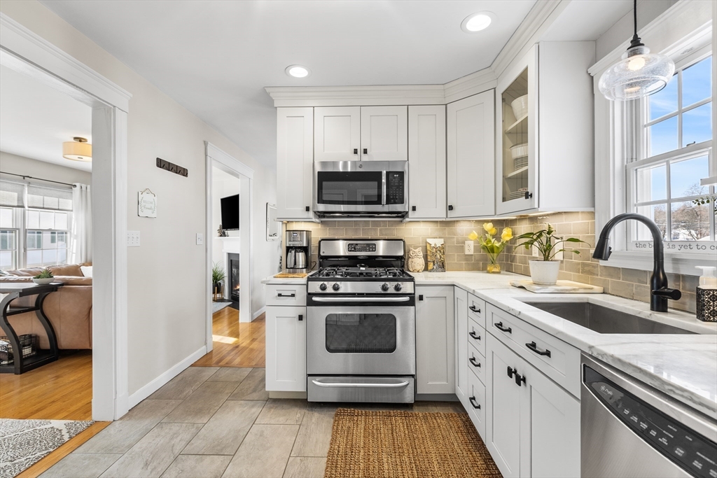 252 Albion Street, Unit 3 Wakefield, MA 01880 - Photo 8 of 37