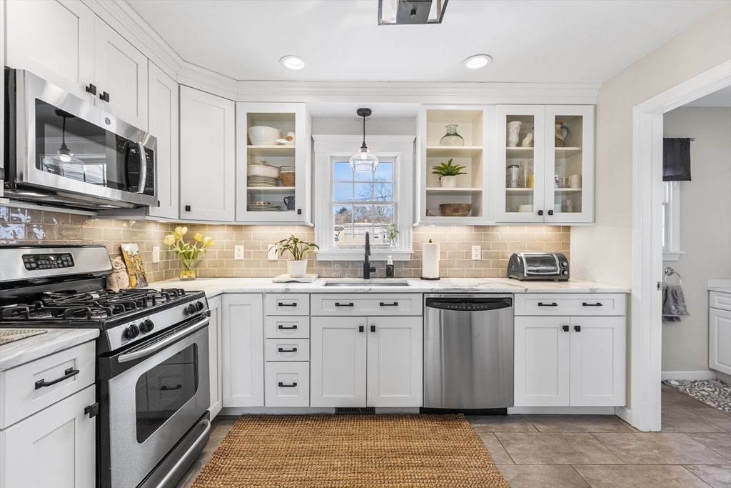 252 Albion Street, Unit 3 Wakefield, MA 01880 - Photo 9 of 37